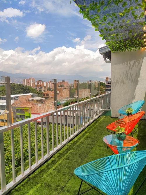 Edificio en venta en Estadio, Medellín, 2387 m² · foto 2 de 10