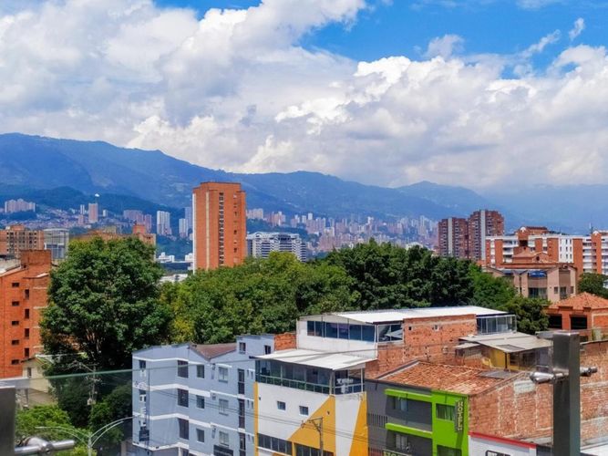 Edificio en venta en Estadio, Medellín, 2387 m² · foto 3 de 10