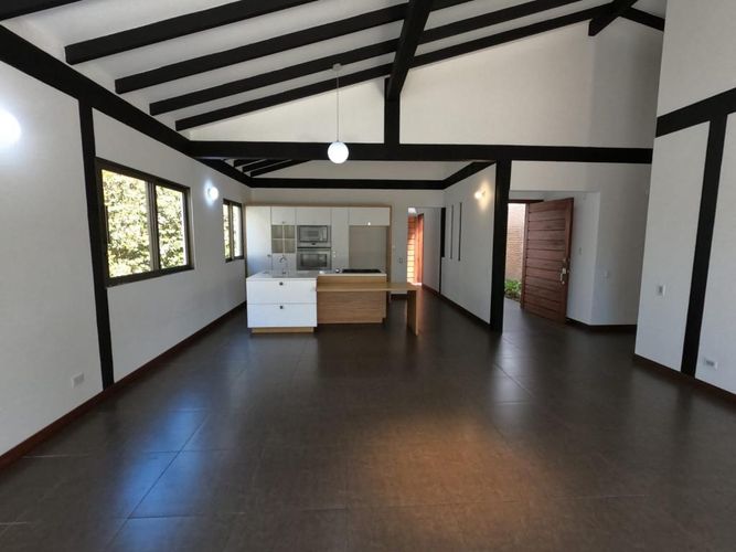 Casa de 3 alcobas en venta en El Retiro, 261 m² · foto 2 de 12