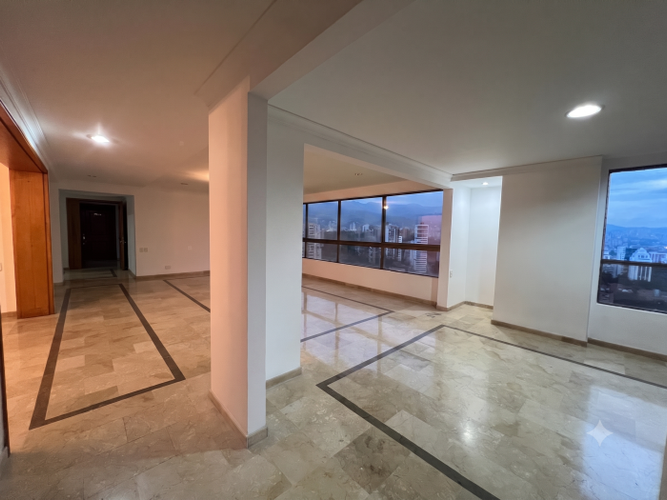 Apartamento de 4 alcobas en arriendo en El Poblado, Medellín, 226 m² · foto 4 de 23