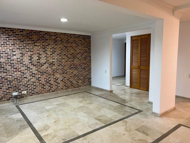 Apartamento de 4 alcobas en arriendo en El Poblado, Medellín, 226 m² · foto 6 de 23