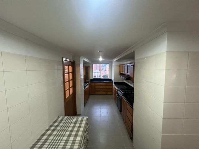 Apartamento de 4 alcobas en arriendo en El Poblado, Medellín, 226 m² · foto 9 de 23