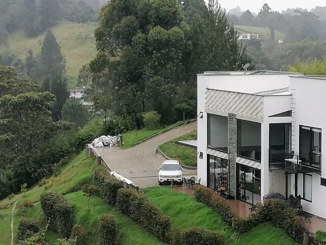 Casa de 5 alcobas en venta en Loma Del Chocho, Envigado, 292 m² · foto 23 de 24