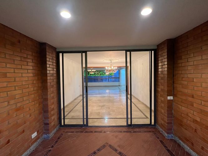 Apartamento de 4 alcobas en arriendo en El Poblado, Medellín, 226 m² · foto 12 de 23