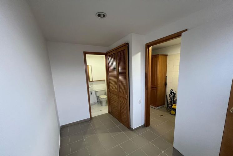 Apartamento de 4 alcobas en arriendo en El Poblado, Medellín, 226 m² · foto 13 de 23