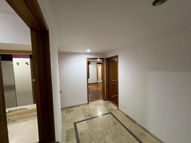 Apartamento de 4 alcobas en arriendo en El Poblado, Medellín, 226 m² · foto 14 de 23
