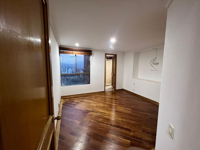 Apartamento de 4 alcobas en arriendo en El Poblado, Medellín, 226 m² · foto 15 de 23