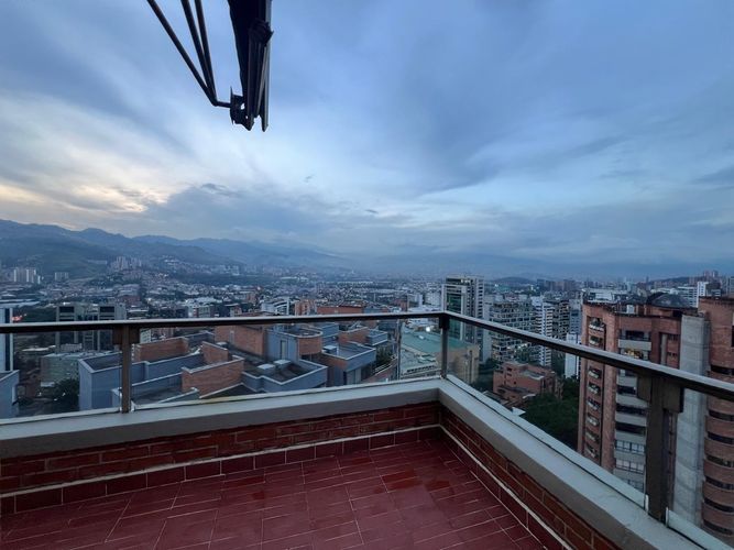 Apartamento de 4 alcobas en arriendo en El Poblado, Medellín, 226 m² · foto 22 de 23
