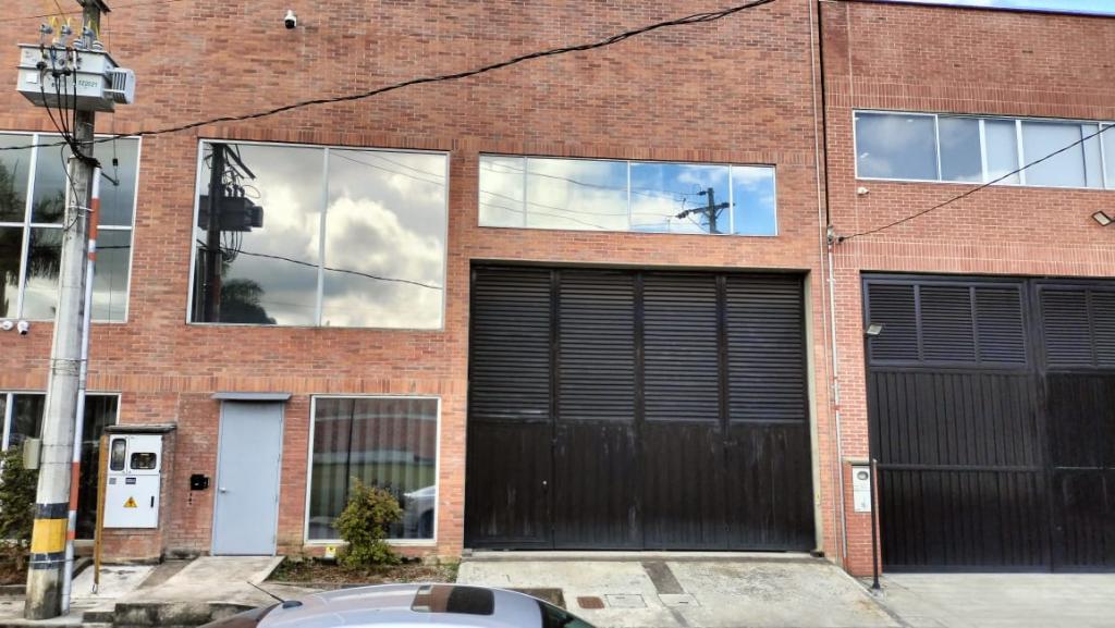 Warehouse in Aeropuerto (2015 m²) for Sale - 3