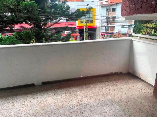 Casa de 5 alcobas en venta en Laureles, Medellín, 800 m² · foto 8 de 9