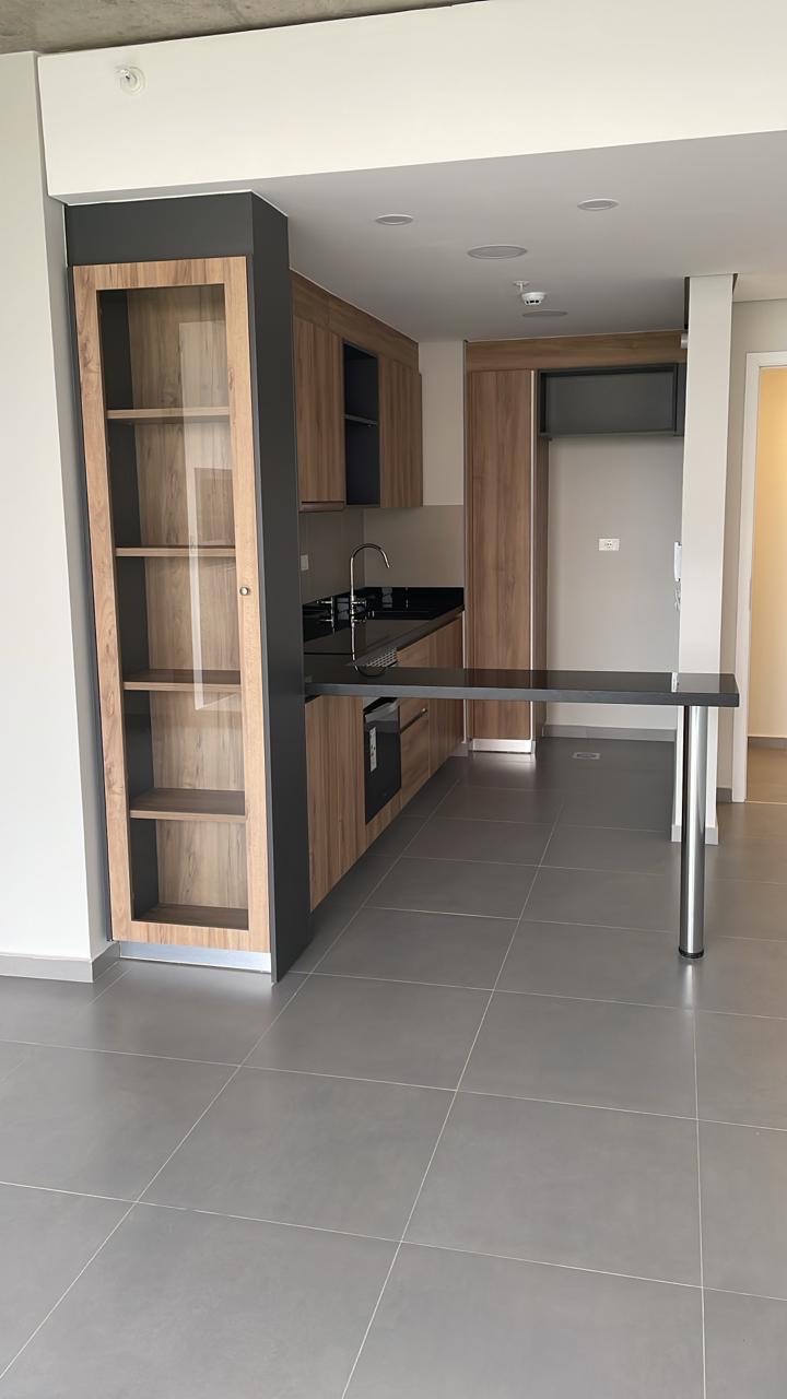 ALQUILER EXCLUSIVO: Departamento Amoblado a Estrenar en Piso Alto, 2 Dormitorios. Edificio Venire Lomas. 77m². — foto 2