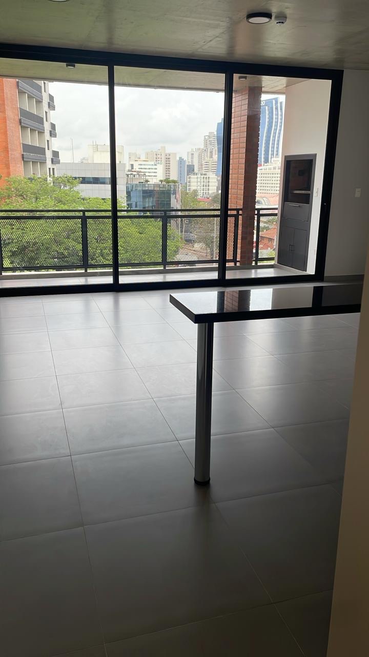 ALQUILER EXCLUSIVO: Departamento Amoblado a Estrenar en Piso Alto, 2 Dormitorios. Edificio Venire Lomas. 77m². — foto 3
