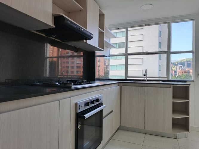 Apartamento de 4 alcobas en arriendo en El Poblado, Medellín, 190 m² · foto 9 de 24