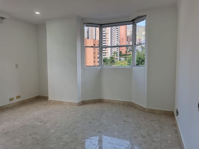 Apartamento de 4 alcobas en arriendo en El Poblado, Medellín, 190 m² · foto 18 de 24