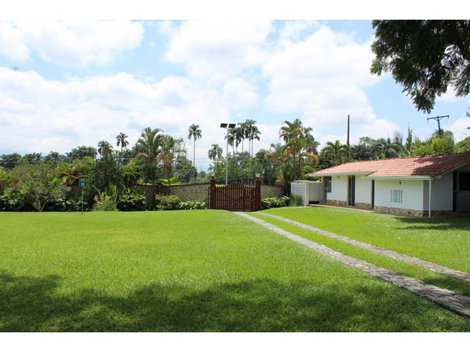 Casa de 11 alcobas en venta en Sector Parque Valencia, Armenia, 1500 m² · foto 8 de 24