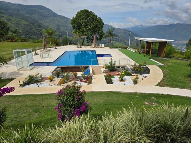 Finca en venta en Simon Bolivar Sb (Centro), Copacabana, 600 m² · foto 8 de 24