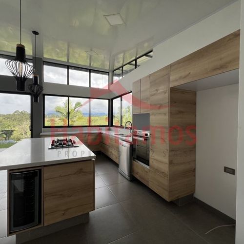 Casa de 3 alcobas en venta en El Carmen De Viboral, El Carmen de Viboral · foto 3 de 24