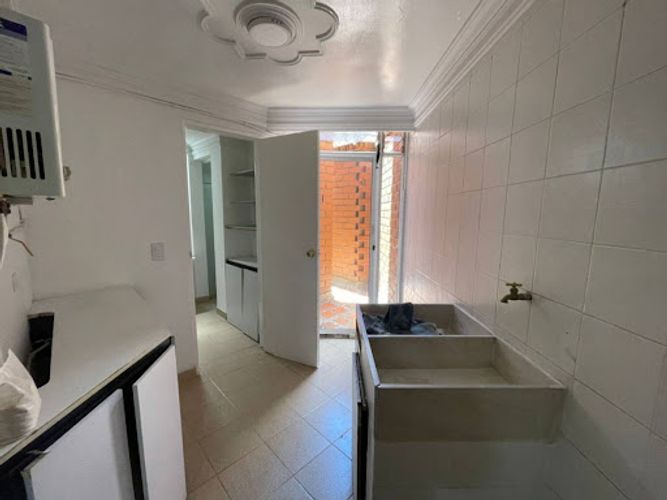 Apartamento de 3 alcobas en arriendo en Florida Nueva, Medellín, 120 m² · foto 3 de 22