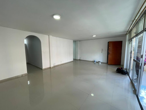 Apartamento en arriendo en Laureles, Medellín · foto 3 de 21