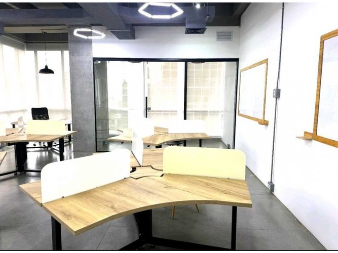 Oficina en arriendo en El Castillo, Medellín, 60 m² · foto 3 de 11