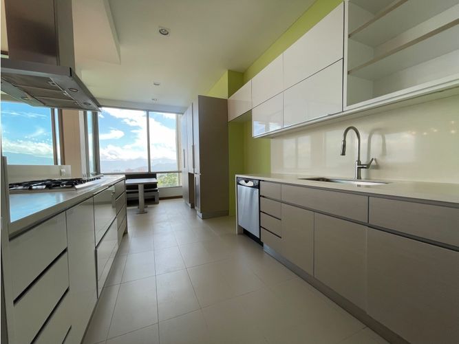 Apartamento de 3 alcobas en venta en Los Balsos, Medellín, 240 m² · foto 14 de 18