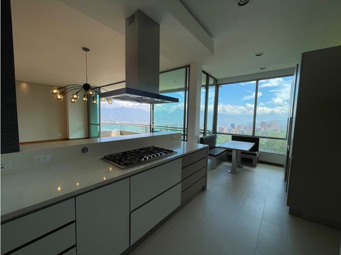 Apartamento de 3 alcobas en venta en Los Balsos, Medellín, 240 m² · foto 15 de 18