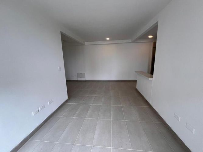 Apartamento de 3 alcobas en arriendo en Cuatro Esquinas, Rionegro, 82 m² · foto 2 de 14
