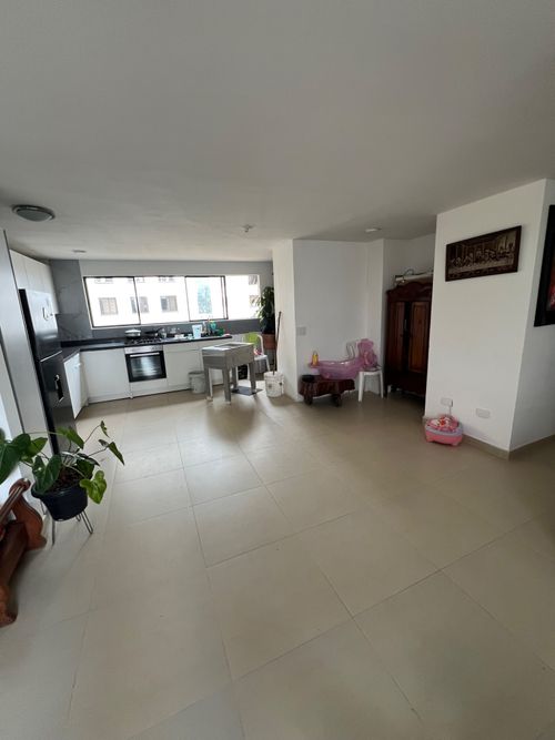 Apartamento en venta en Los Cambulos, Cali · foto 6 de 24
