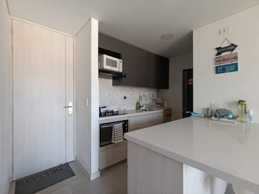 Apartamento de 3 alcobas en arriendo en Los Colores, Medellín, 85 m² · foto 2 de 12