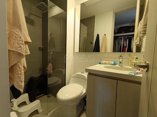 Apartamento de 3 alcobas en arriendo en Los Colores, Medellín, 85 m² · foto 9 de 12