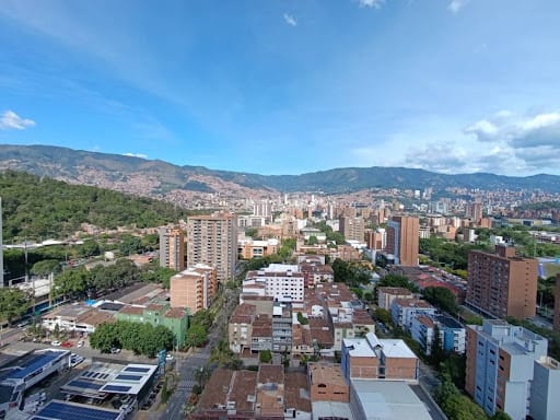 Apartamento de 3 alcobas en arriendo en Los Colores, Medellín, 85 m² · foto 12 de 12