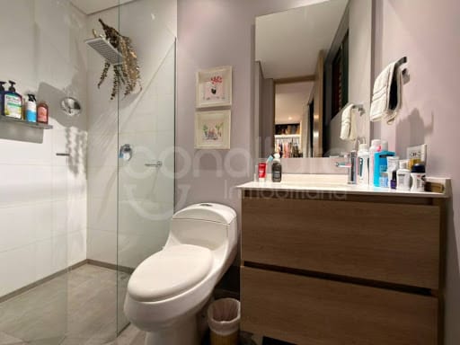 Apartamento de 3 alcobas en venta en El Poblado, Medellín, 202 m² · foto 19 de 24