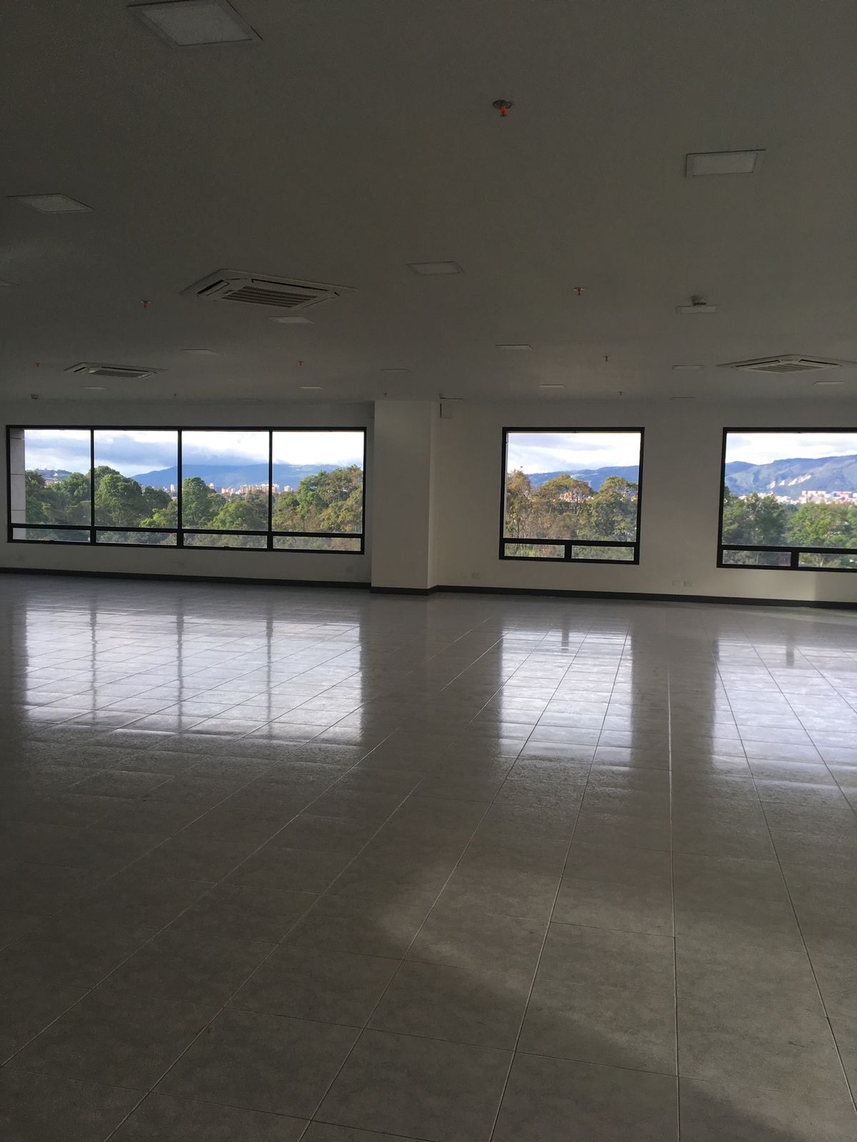 Office for rent in Ciudad salitre, Bogotá