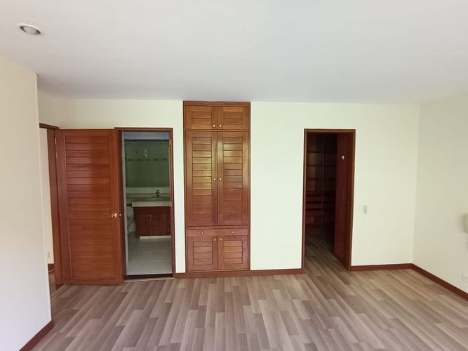 Apartamento de 3 alcobas en venta en Lindaraja, Bogotá, 170 m² · foto 5 de 24