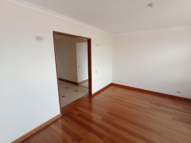 Apartamento de 3 alcobas en venta en Lindaraja, Bogotá, 170 m² · foto 14 de 24
