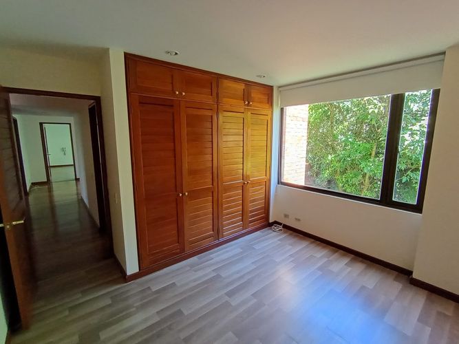 Apartamento de 3 alcobas en venta en Lindaraja, Bogotá, 170 m² · foto 8 de 24