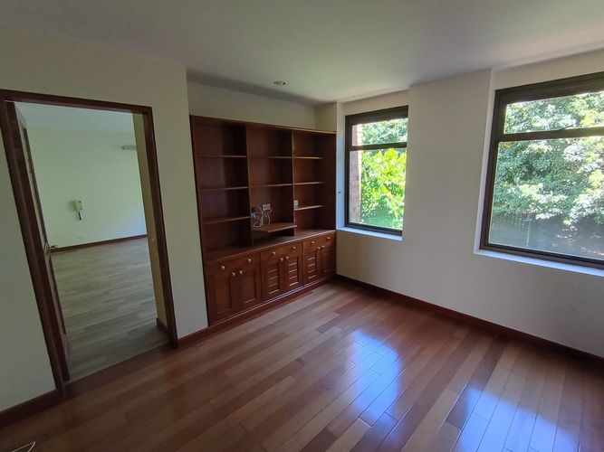 Apartamento de 3 alcobas en venta en Lindaraja, Bogotá, 170 m² · foto 2 de 24