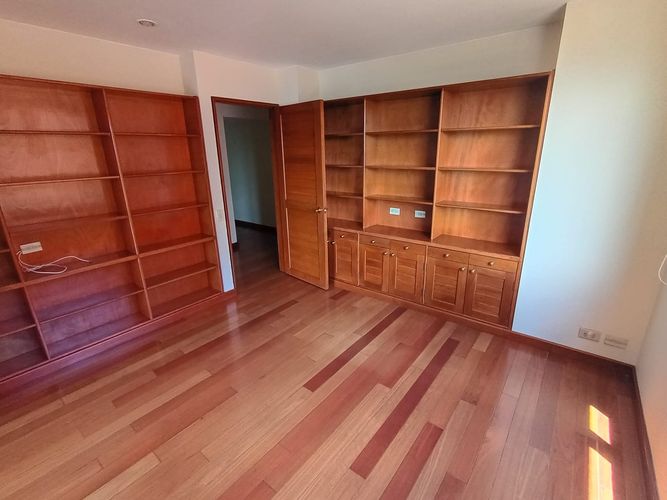 Apartamento de 3 alcobas en venta en Lindaraja, Bogotá, 170 m² · foto 11 de 24