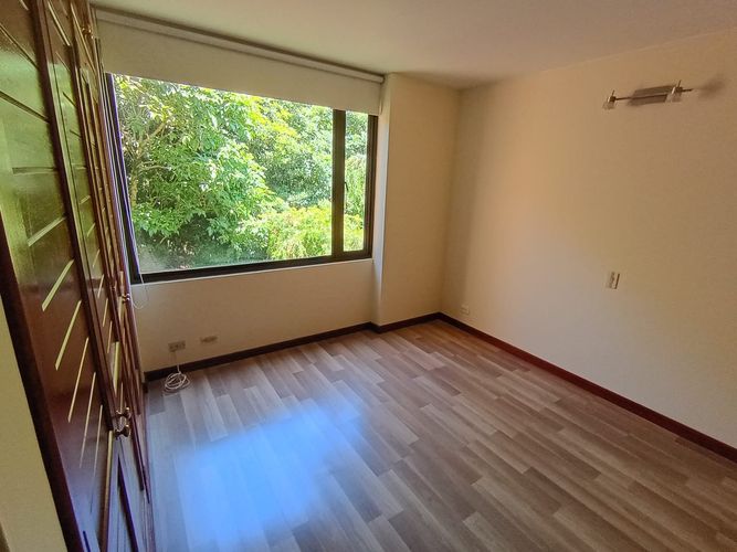 Apartamento de 3 alcobas en venta en Lindaraja, Bogotá, 170 m² · foto 3 de 24