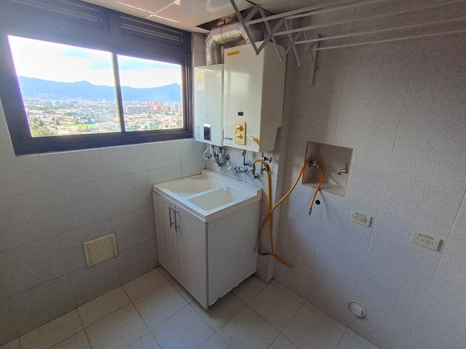 Apartamento de 3 alcobas en venta en Lindaraja, Bogotá, 170 m² · foto 18 de 24