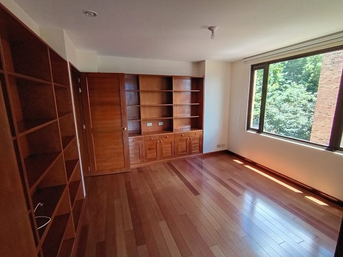 Apartamento de 3 alcobas en venta en Lindaraja, Bogotá, 170 m² · foto 12 de 24