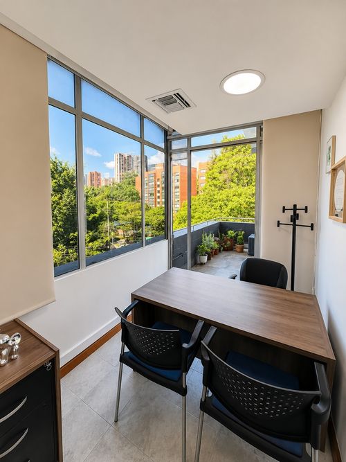 Oficina en arriendo en La Aguacatala, Medellín, 8 m² · foto 2 de 7
