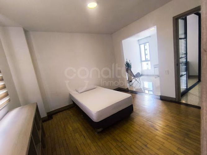 Apartamento de 3 alcobas en arriendo en Provenza, Medellín, 200 m² · foto 23 de 24