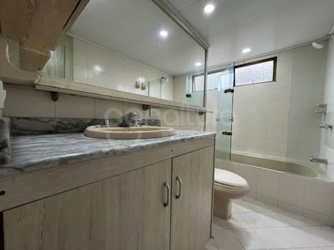 Apartamento de 3 alcobas en arriendo en Milla De Oro, Medellín, 138 m² · foto 2 de 18