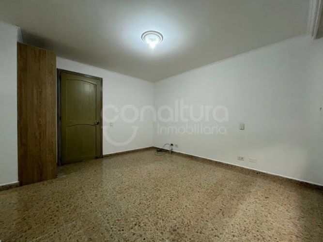 Apartamento de 3 alcobas en arriendo en Milla De Oro, Medellín, 138 m² · foto 12 de 18