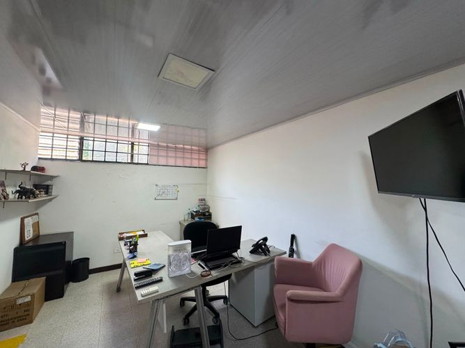 Bodega en arriendo en Laureles, Medellín, 1100 m² · foto 5 de 20