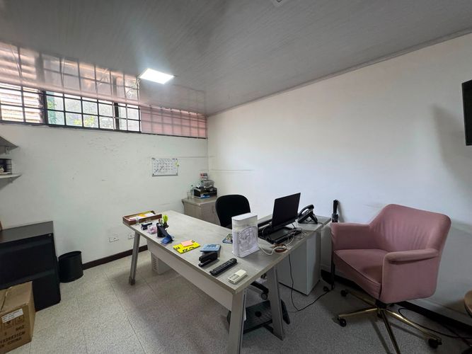 Bodega en arriendo en Laureles, Medellín, 1100 m² · foto 10 de 20