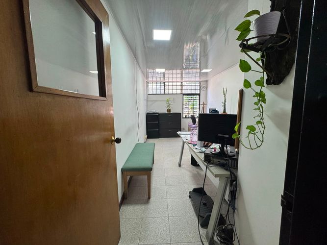 Bodega en arriendo en Laureles, Medellín, 1100 m² · foto 17 de 20
