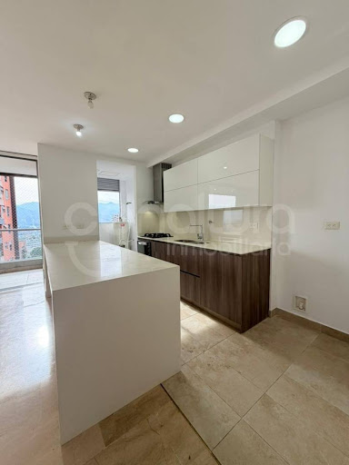 Apartamento en arriendo en Lalinde, Medellín · foto 2 de 21