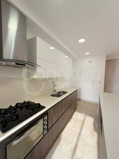 Apartamento en arriendo en Lalinde, Medellín · foto 5 de 21